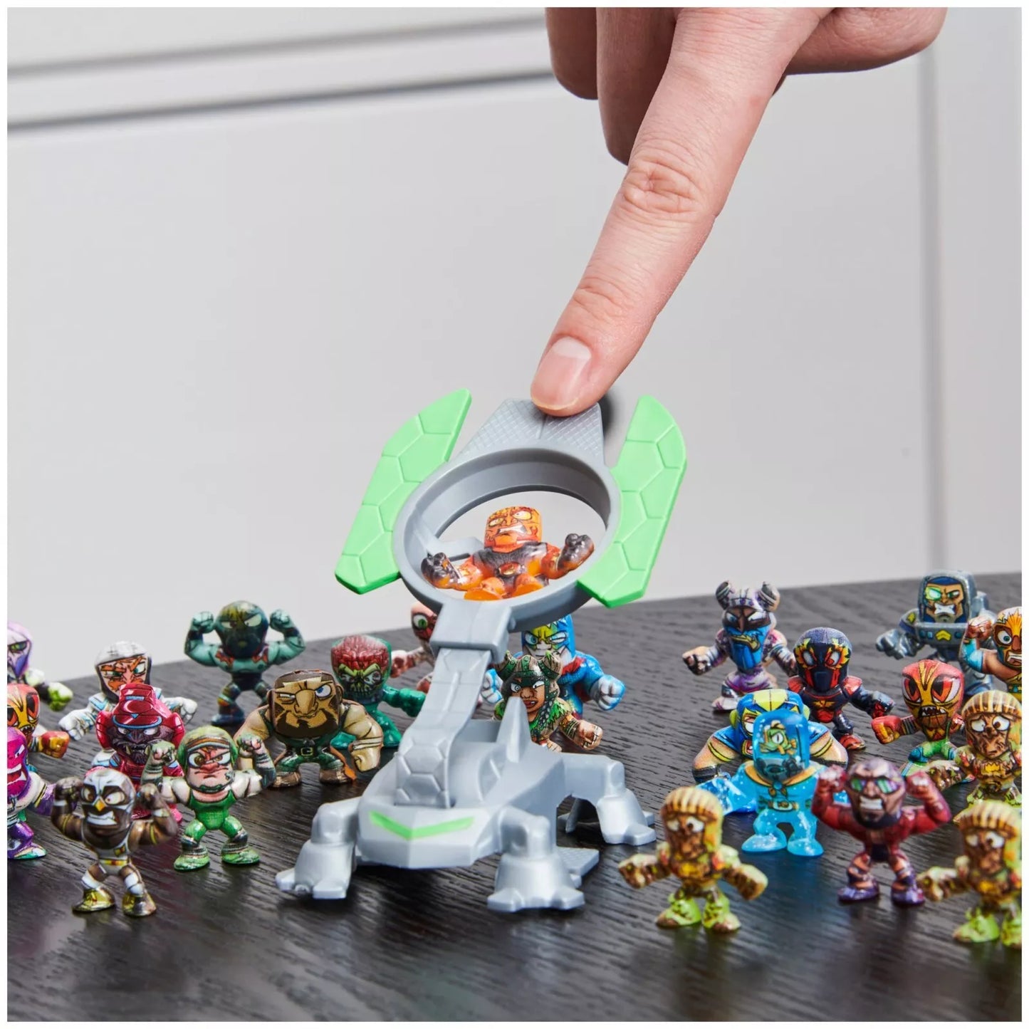 Million Warriors Figures 20 Blind Bags with Launcher by Spin Master